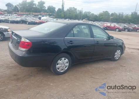 2005 Toyota Camry Std z USA, uszkodzony, nr VIN 4T1BE32K85U045449